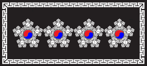 교정본부장 자수 계급장(약장) 검은색 바탕에 흰색 중앙의 태극장을 둘러싼 무궁화4개